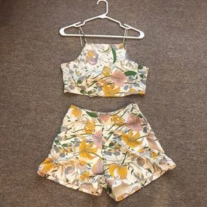Crop top/high waist shorts set